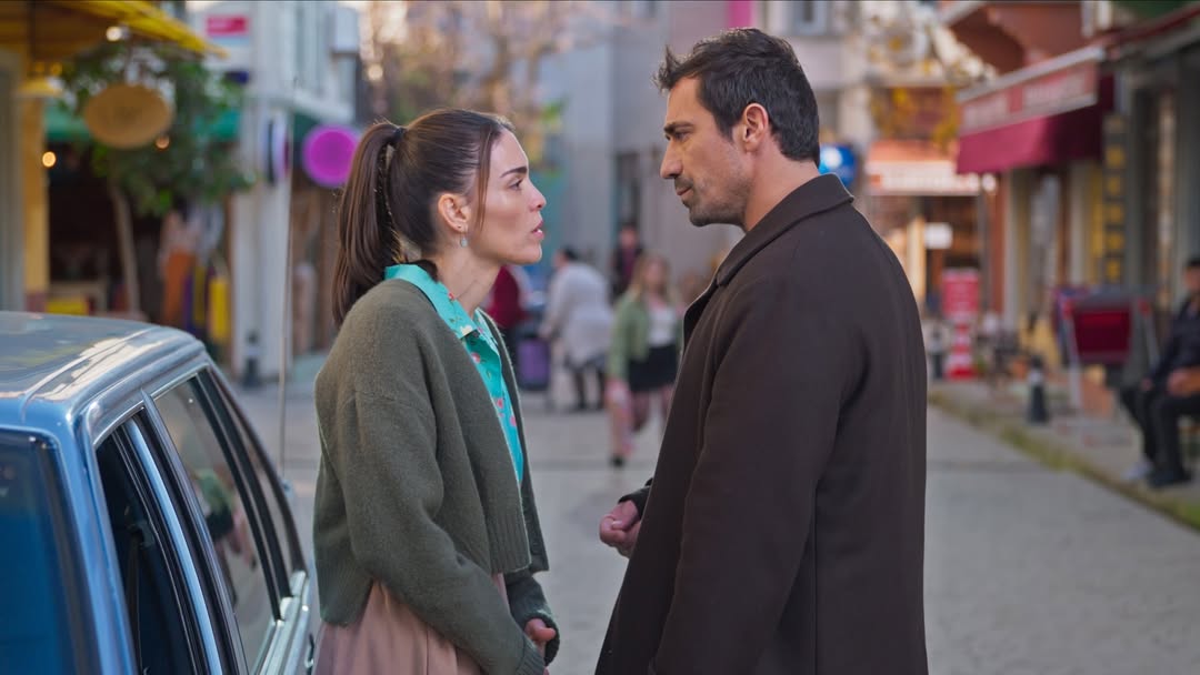 Netflix’in İbrahim Çelikkol, Emine Meyrem, Yasemin Kay Allen’li yeni dizisi Ayrılık Da Sevdaya Dahil’den ilk kareler yayınlandı! 2 SaveClip.App 588548550 18439134949128921 7501668389635584172 n