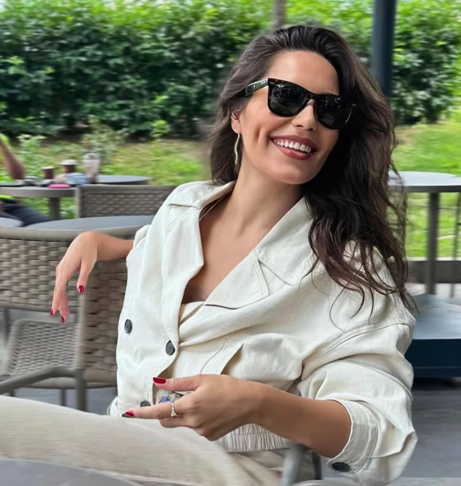 Abi Dizisi Mujde Kimdir Gizem Coskun Bilgileri