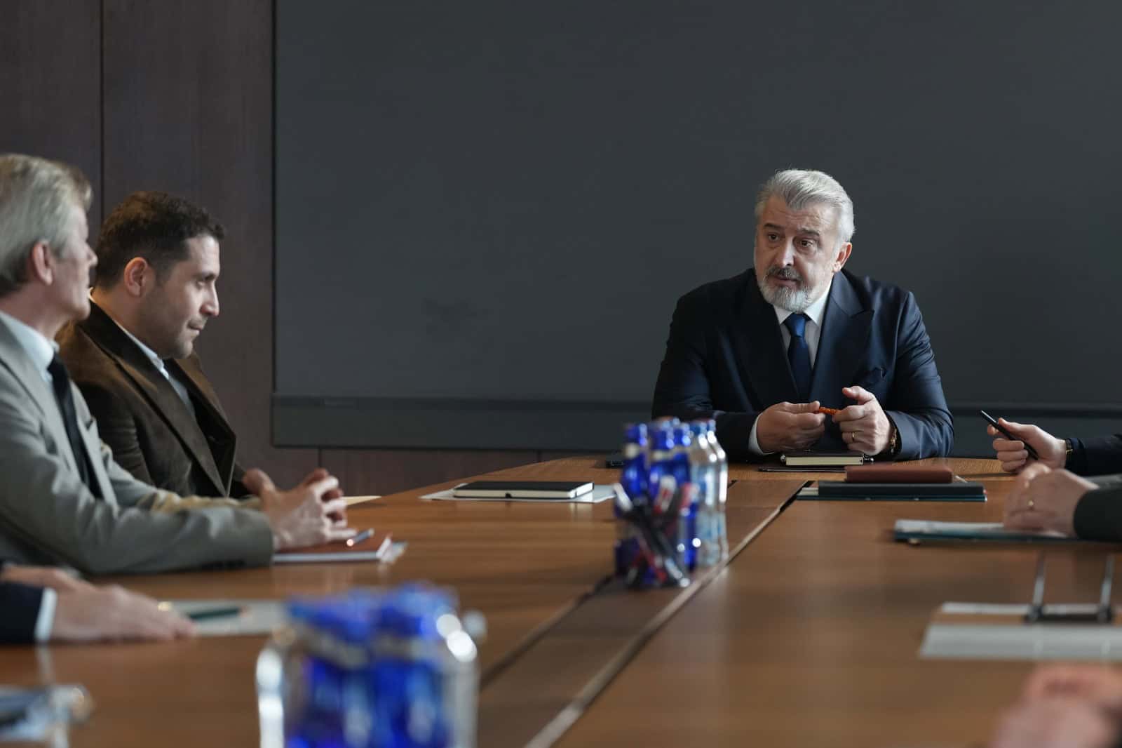 Sevdiğim Sensin 5. Bölümde Ferman, Kadir’i vurdu! Erkan duygularını Dicle’ye itiraf edecek mi? 9 6