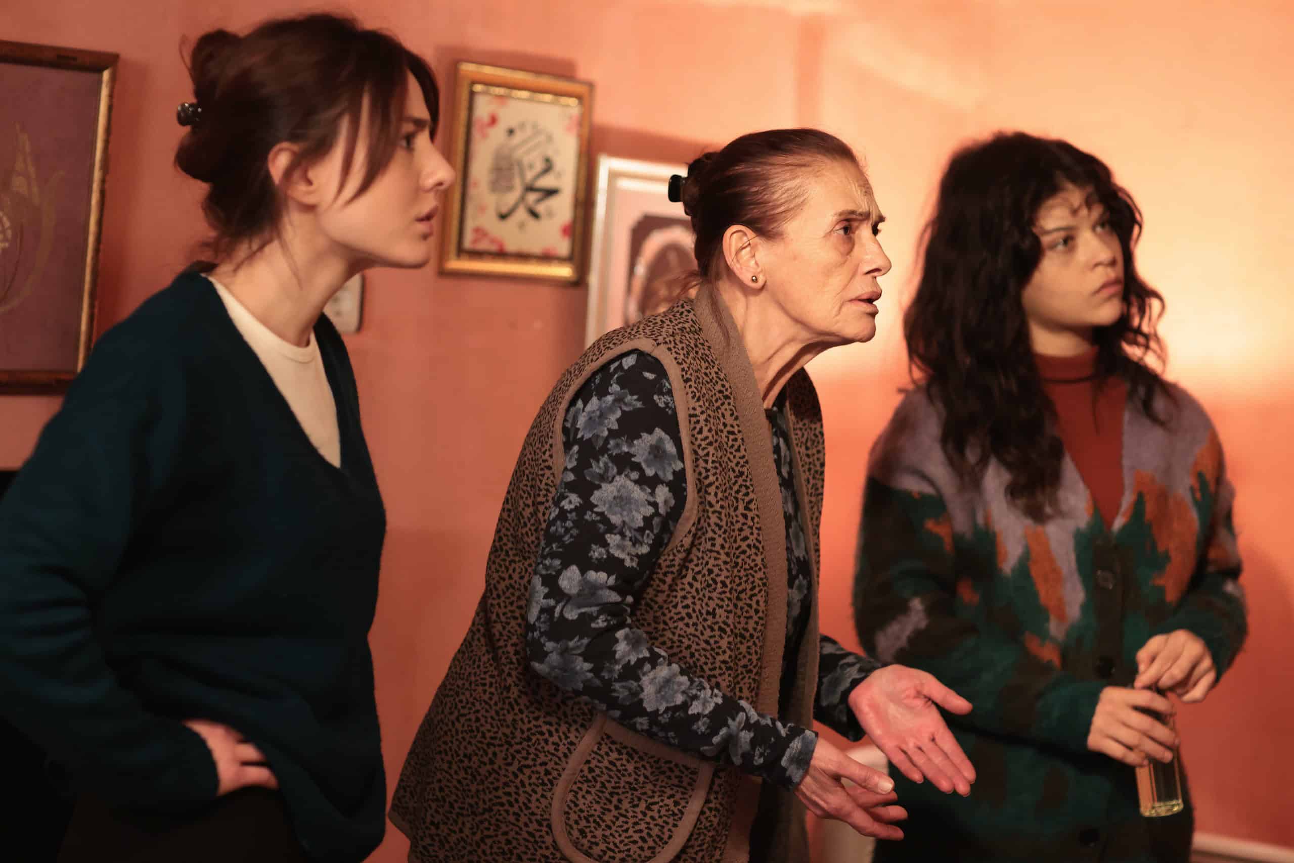 STAR’ın yeni dizisi ‘Çirkin’den yeni bir tanıtım yayınlandı! 1 VLKN2801 scaled 1