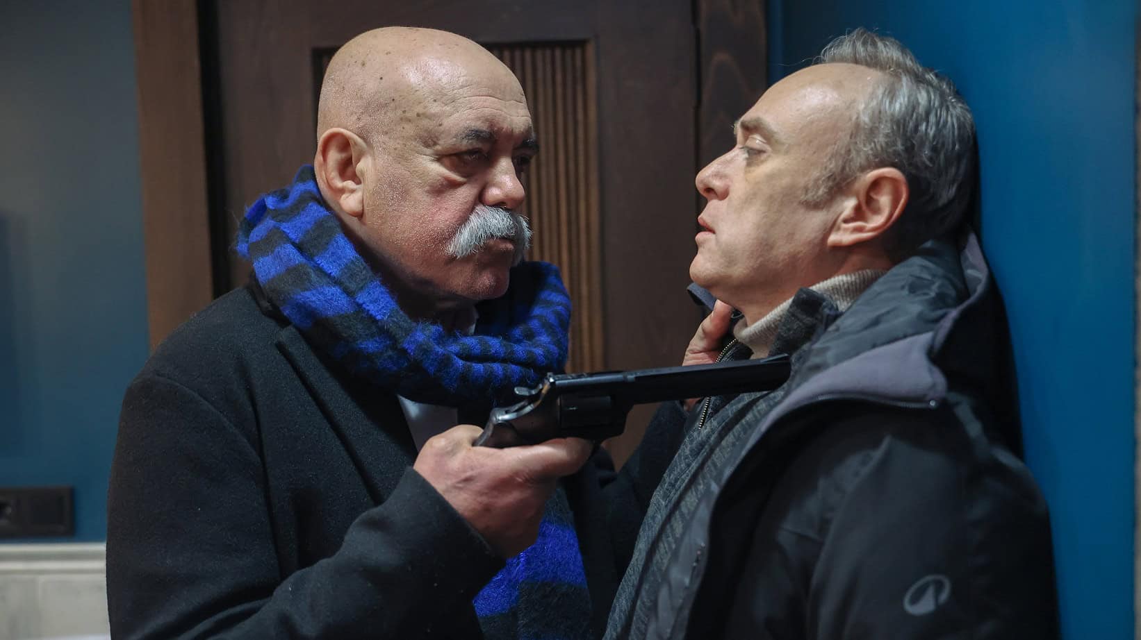 Veliaht 25. Bölümde Timur ve Reyhan’ın düğününde büyük acı: Zülfikar öldü! Timur, Zülfikar’a ait olanları almak için Esenler’e dönüyor! 8 Veliaht 1 3