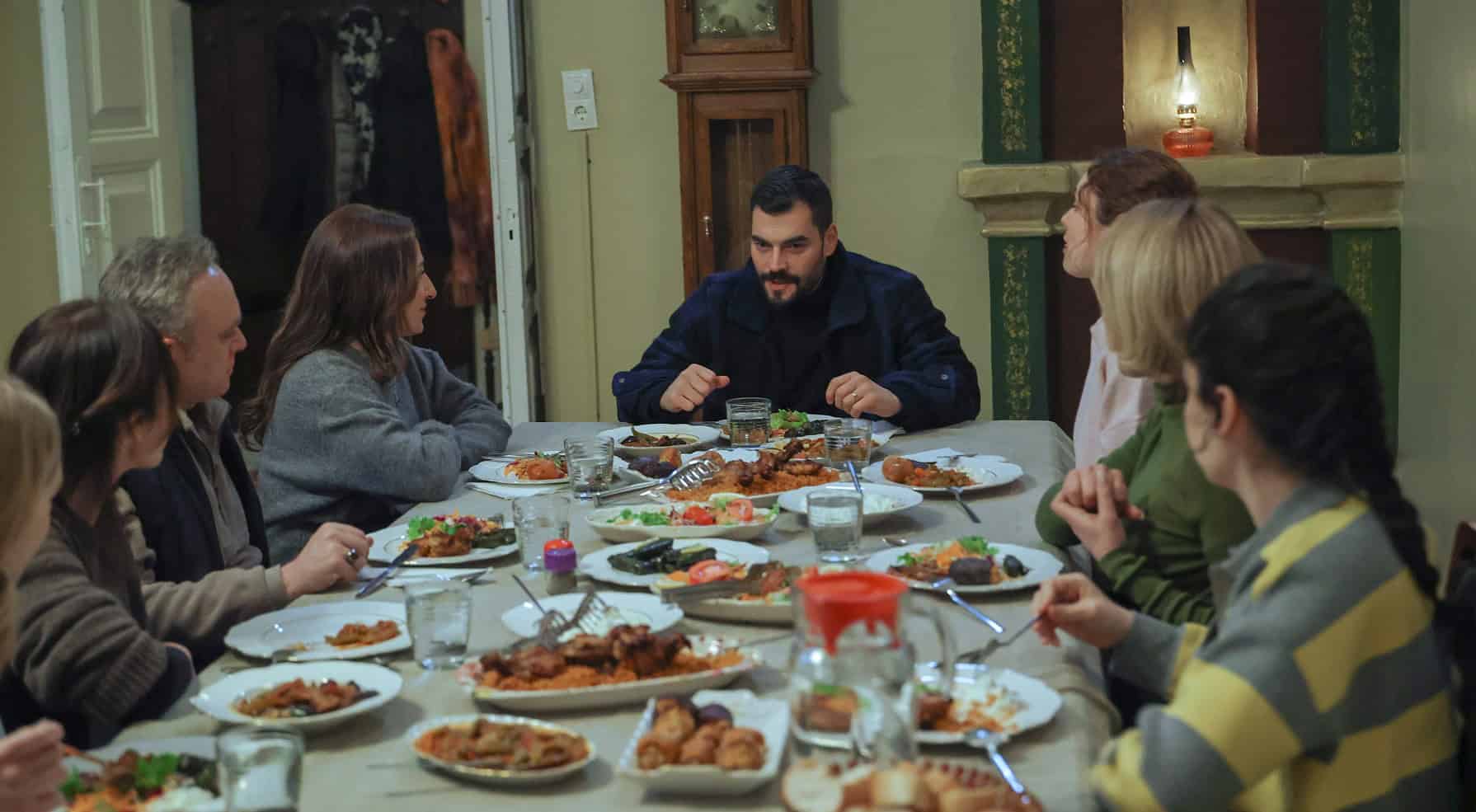 Veliaht 25. Bölümde Timur ve Reyhan’ın düğününde büyük acı: Zülfikar öldü! Timur, Zülfikar’a ait olanları almak için Esenler’e dönüyor! 5 Veliaht 3 2