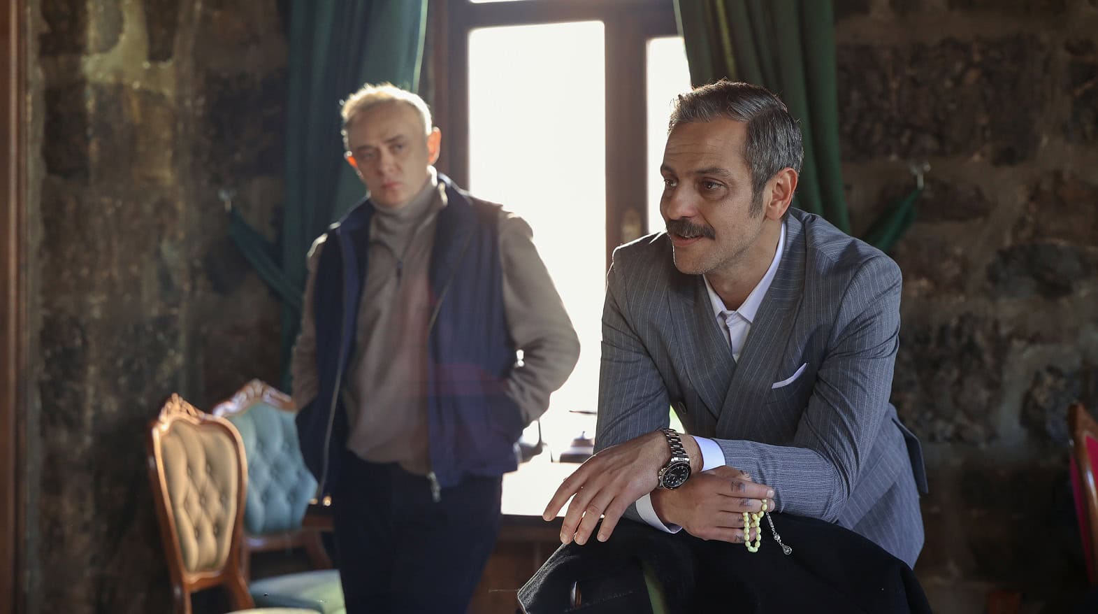 Veliaht 25. Bölümde Timur ve Reyhan’ın düğününde büyük acı: Zülfikar öldü! Timur, Zülfikar’a ait olanları almak için Esenler’e dönüyor! 4 Veliaht 4 1 1