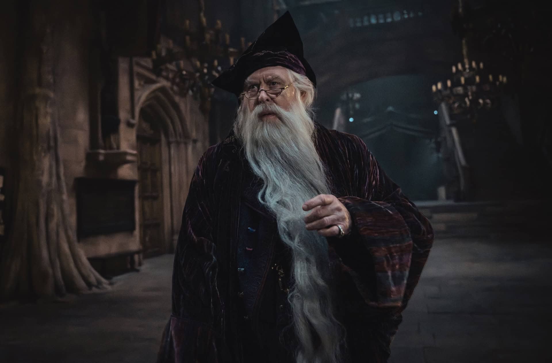 HBO Max, Harry Potter dizisinin ilk sezonundan bir tanıtım yayınladı! 3 john lithgow