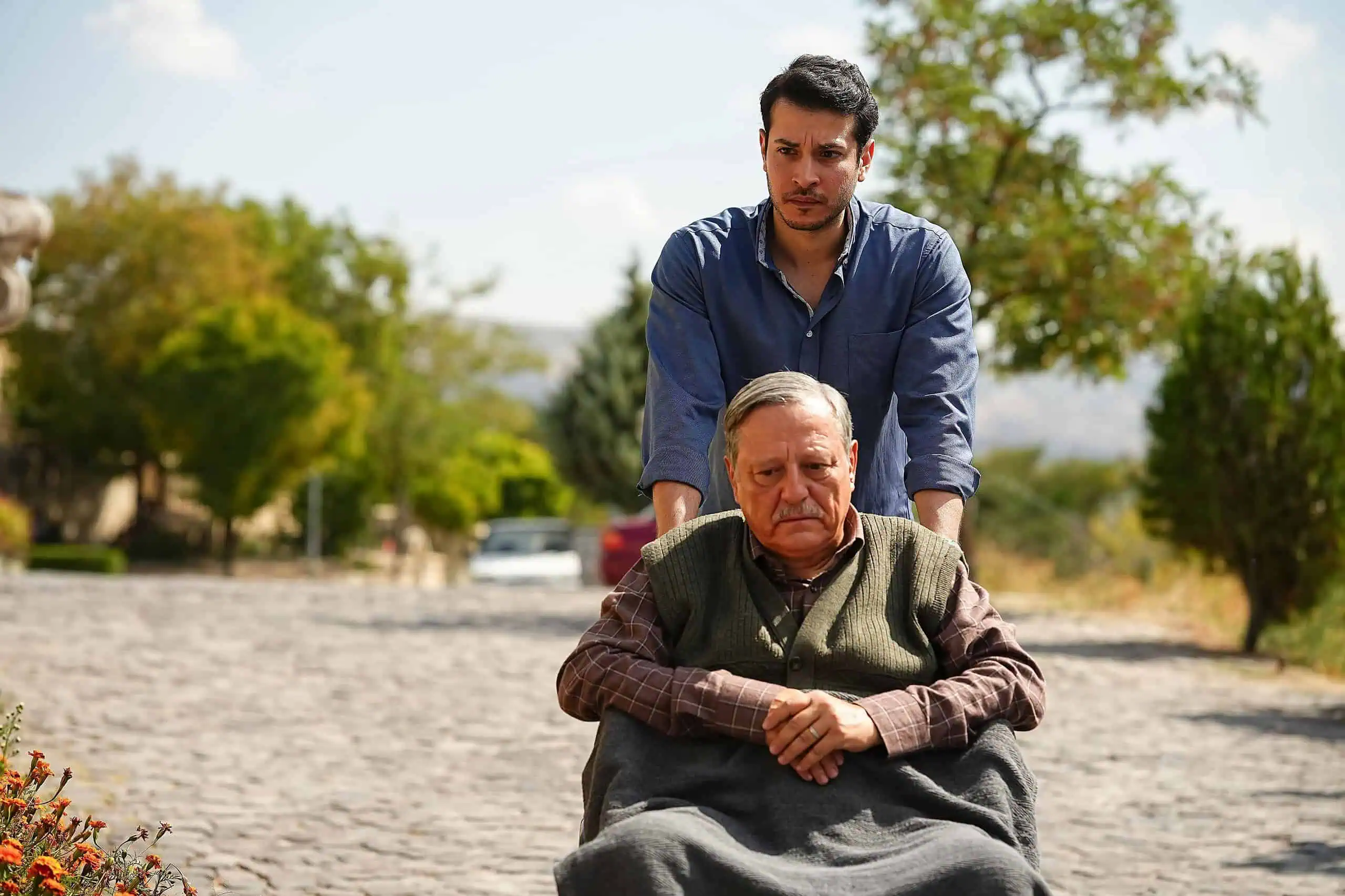 Sevdan Bir Ateş 5. Bölümde Leyla, Hüma’yı kaçırmaya geldi! Mirza vuruldu! 3 sevatess 7 scaled 1