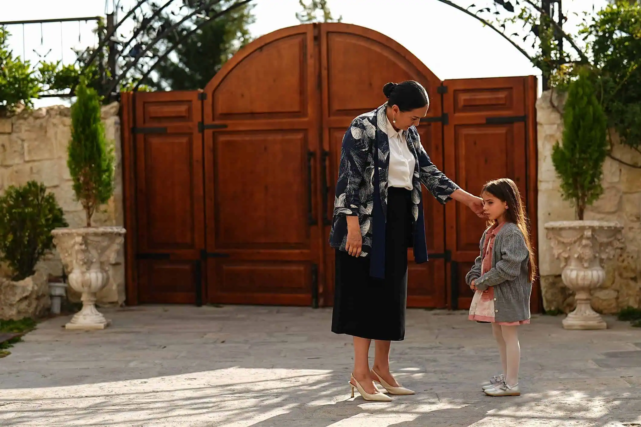 Sevdan Bir Ateş 5. Bölümde Leyla, Hüma’yı kaçırmaya geldi! Mirza vuruldu! 5 sevatess 8